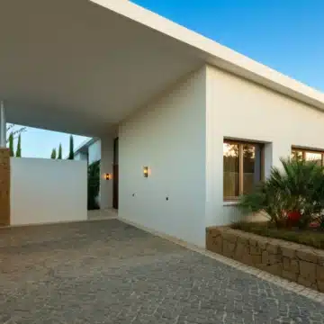 Exceptional golfside residence set on generous plot in Finca Cortesin Golfside Picture 13