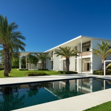 Exceptional golfside residence set on generous plot in Finca Cortesin Golfside Picture 2