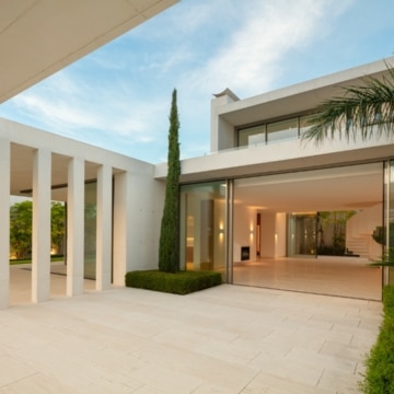 Stunning frontline golf villa boasting luscious garden in Finca Cortesin Golfside Picture 9