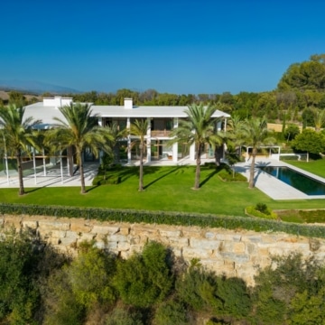 Exceptional golfside residence set on generous plot in Finca Cortesin Golfside Picture 24