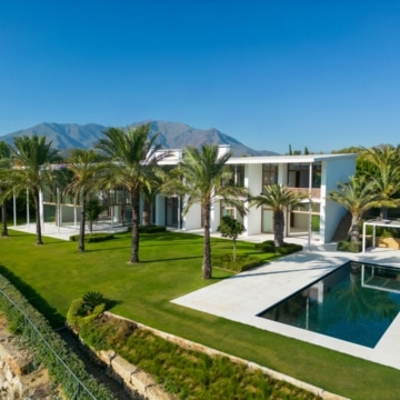 Exceptional golfside residence set on generous plot in Finca Cortesin Golfside Picture 25