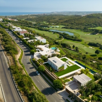 Stunning frontline golf villa boasting luscious garden in Finca Cortesin Golfside Picture 27