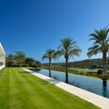 Stunning frontline golf villa boasting luscious garden in Finca Cortesin Golfside Picture 11