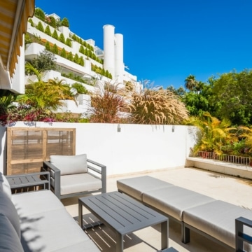 Exquisite elevated ground floor apartment in Las Lomas del Marbella Club, Marbella Golden Mile Picture 7