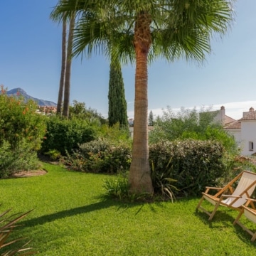 Elegant apartment with private garden in La Quinta Village, Nueva Andalucia Picture 10