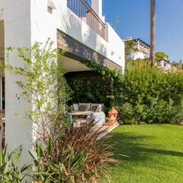 Elegant apartment with private garden in La Quinta Village, Nueva Andalucia Picture 11