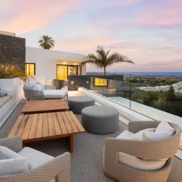 Newly built exquisite modern villa situated in the prestigious El Herrojo, Benahavis Picture 0