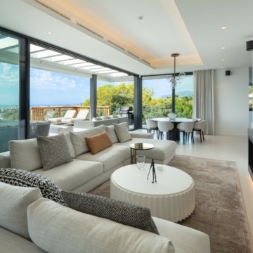 Newly built exquisite modern villa situated in the prestigious El Herrojo, Benahavis Picture 17