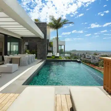 Newly built exquisite modern villa situated in the prestigious El Herrojo, Benahavis Picture 2