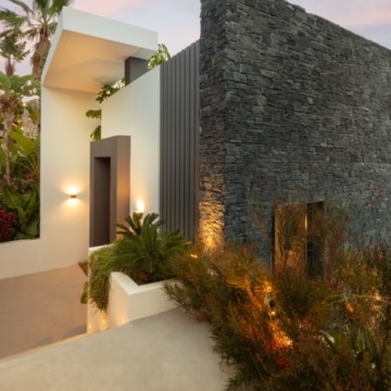 Newly built exquisite modern villa situated in the prestigious El Herrojo, Benahavis Picture 3