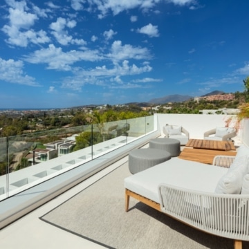 Newly built exquisite modern villa situated in the prestigious El Herrojo, Benahavis Picture 26