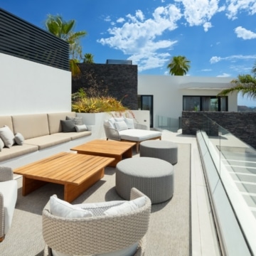 Newly built exquisite modern villa situated in the prestigious El Herrojo, Benahavis Picture 27