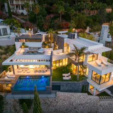 Newly built exquisite modern villa situated in the prestigious El Herrojo, Benahavis Picture 36