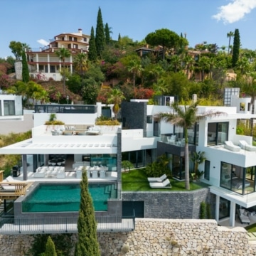 Newly built exquisite modern villa situated in the prestigious El Herrojo, Benahavis Picture 40