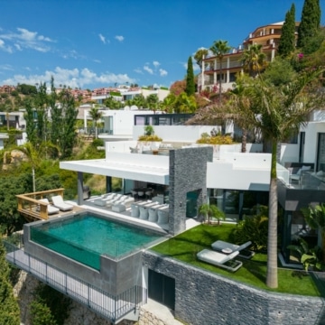 Newly built exquisite modern villa situated in the prestigious El Herrojo, Benahavis Picture 41