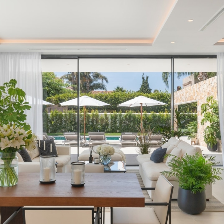 Contemporary luxury villa in tropical garden of San Pedro De Alcantara, Marbella Picture