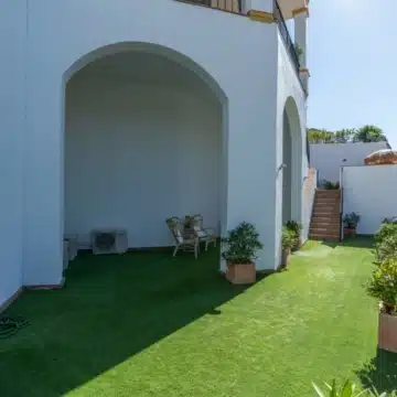 A modern contemporary townhouse nestled in the sought after urbanisation of La Heredia, Benahavis Picture 14