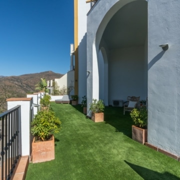 A modern contemporary townhouse nestled in the sought after urbanisation of La Heredia, Benahavis Picture 16