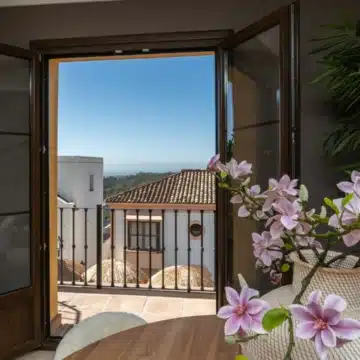 A modern contemporary townhouse nestled in the sought after urbanisation of La Heredia, Benahavis Picture 20