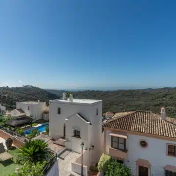 A modern contemporary townhouse nestled in the sought after urbanisation of La Heredia, Benahavis Picture 36