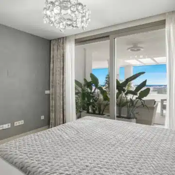 Modern luxury groundfloor apartment in Nueva Andalucia, Marbella Picture 31