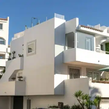 Charming penthouse with a modern scandinavian design in Nueva Andalucia, Marbella Picture 32