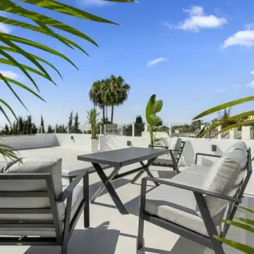 Charming penthouse with a modern scandinavian design in Nueva Andalucia, Marbella Picture 1