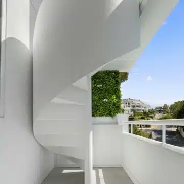 Charming penthouse with a modern scandinavian design in Nueva Andalucia, Marbella Picture 38