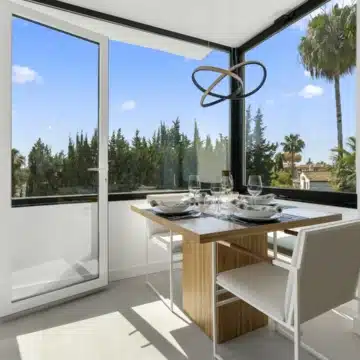 Charming penthouse with a modern scandinavian design in Nueva Andalucia, Marbella Picture 18