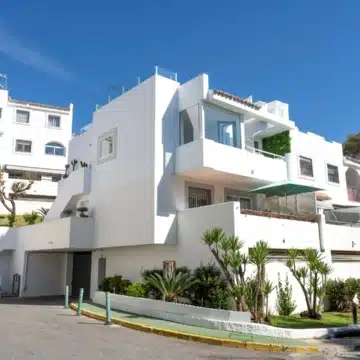 Charming penthouse with a modern scandinavian design in Nueva Andalucia, Marbella Picture 31