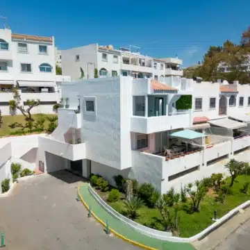 Charming penthouse with a modern scandinavian design in Nueva Andalucia, Marbella Picture 60