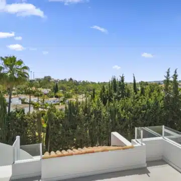 Charming penthouse with a modern scandinavian design in Nueva Andalucia, Marbella Picture 62