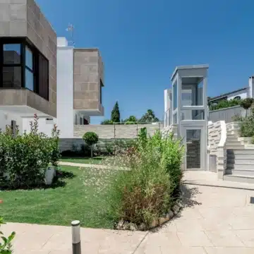 Modern living townhouse in the heart of Nueva Andalucia, Marbella Picture 11