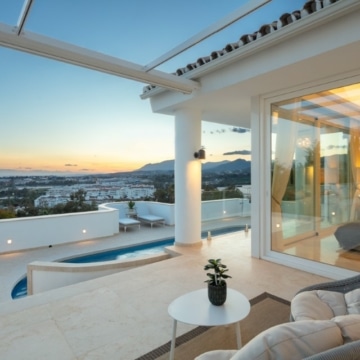 Southwest-facing modern villa breathtaking panoramic views in Nueva Andalucia Picture 27