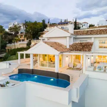 Southwest-facing modern villa breathtaking panoramic views in Nueva Andalucia Picture 32