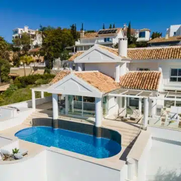 Southwest-facing modern villa breathtaking panoramic views in Nueva Andalucia Picture 37