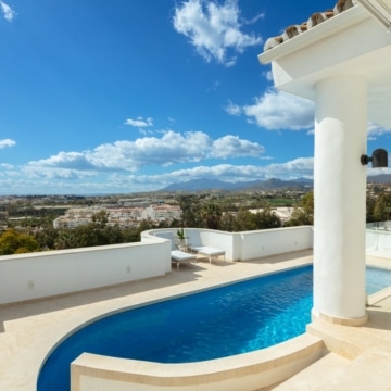 Southwest-facing modern villa breathtaking panoramic views in Nueva Andalucia Picture 25