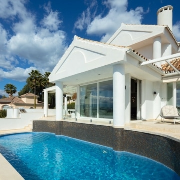Southwest-facing modern villa breathtaking panoramic views in Nueva Andalucia Picture 26