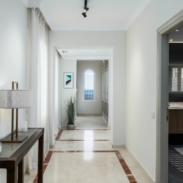 Elegant contemporary style penthouse in a prime location of La Heredia, Benahavis Picture 20
