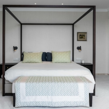 Elegant contemporary style penthouse in a prime location of La Heredia, Benahavis Picture 1