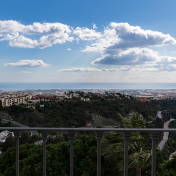 Elegant contemporary style penthouse in a prime location of La Heredia, Benahavis Picture 24