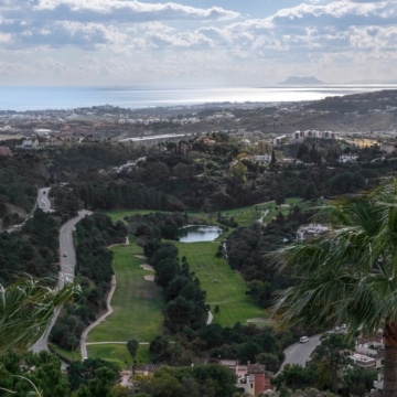 Elegant contemporary style penthouse in a prime location of La Heredia, Benahavis Picture 25