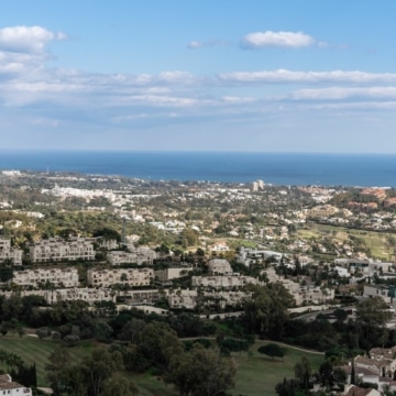 Elegant contemporary style penthouse in a prime location of La Heredia, Benahavis Picture 26