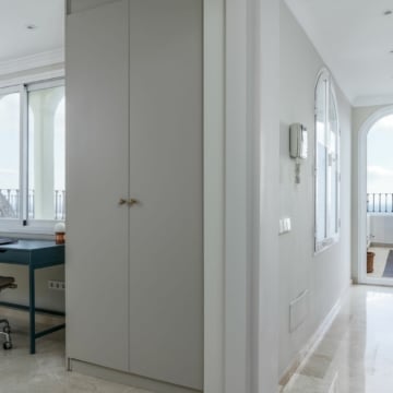 Elegant contemporary style penthouse in a prime location of La Heredia, Benahavis Picture 34