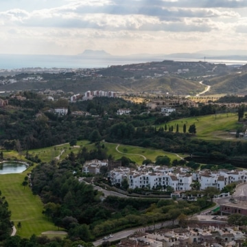 Elegant contemporary style penthouse in a prime location of La Heredia, Benahavis Picture 39