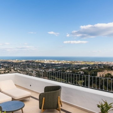 Elegant contemporary style penthouse in a prime location of La Heredia, Benahavis Picture 45