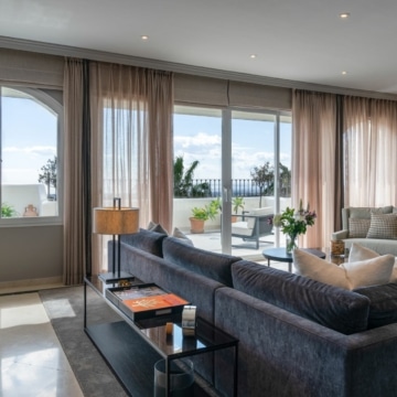 Elegant contemporary style penthouse in a prime location of La Heredia, Benahavis Picture 8