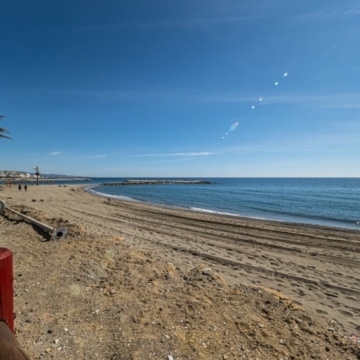 Front line beach apartment in La Herradura, Puerto Banus Picture 36