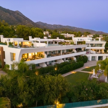 Beautiful duplex penthouse in the prestigious location of Sierra Blanca,Marbella Golden Mile Picture 1