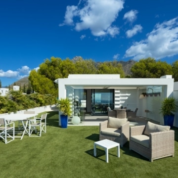 Beautiful duplex penthouse in the prestigious location of Sierra Blanca,Marbella Golden Mile Picture 8
